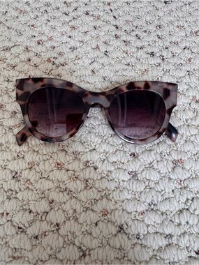 Tortoiseshell Round Cat-Eye Sunglasses - Brown Gradient Lenses 0134